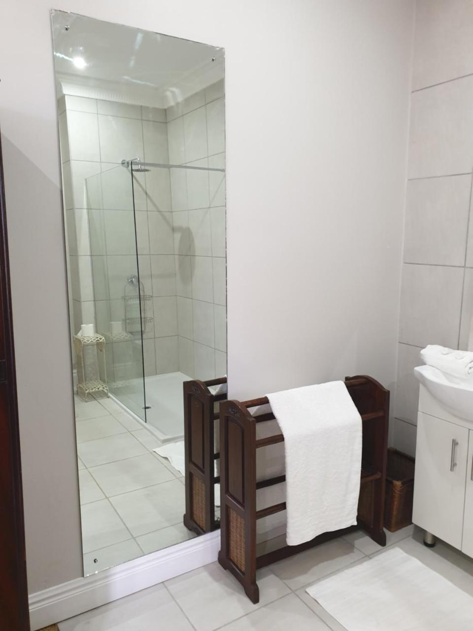 18 Pioneer Bnb Клоф Экстерьер фото